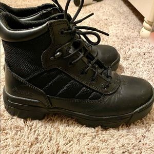 Size 6.5 woman’s bates tactical boots